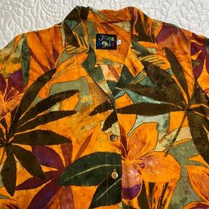 Women’s Jams World shirt size S